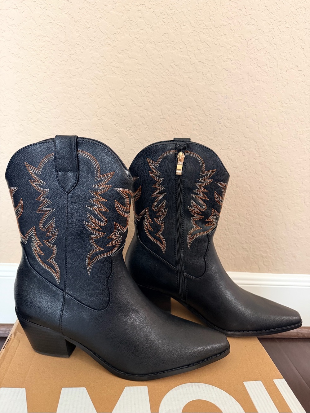 Cowgirl Boots Mid Calf Size 9
